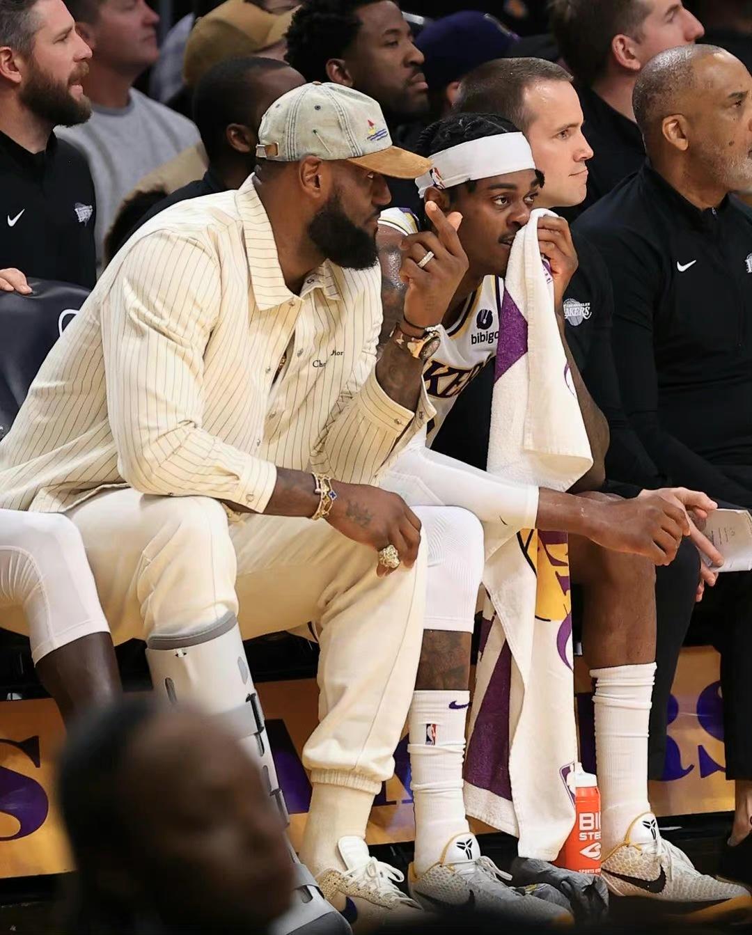 爱游戏手机版-蒂姆在美国队比赛中领先优势明显，出色发挥引发热议！观众掌声雷动的简单介绍