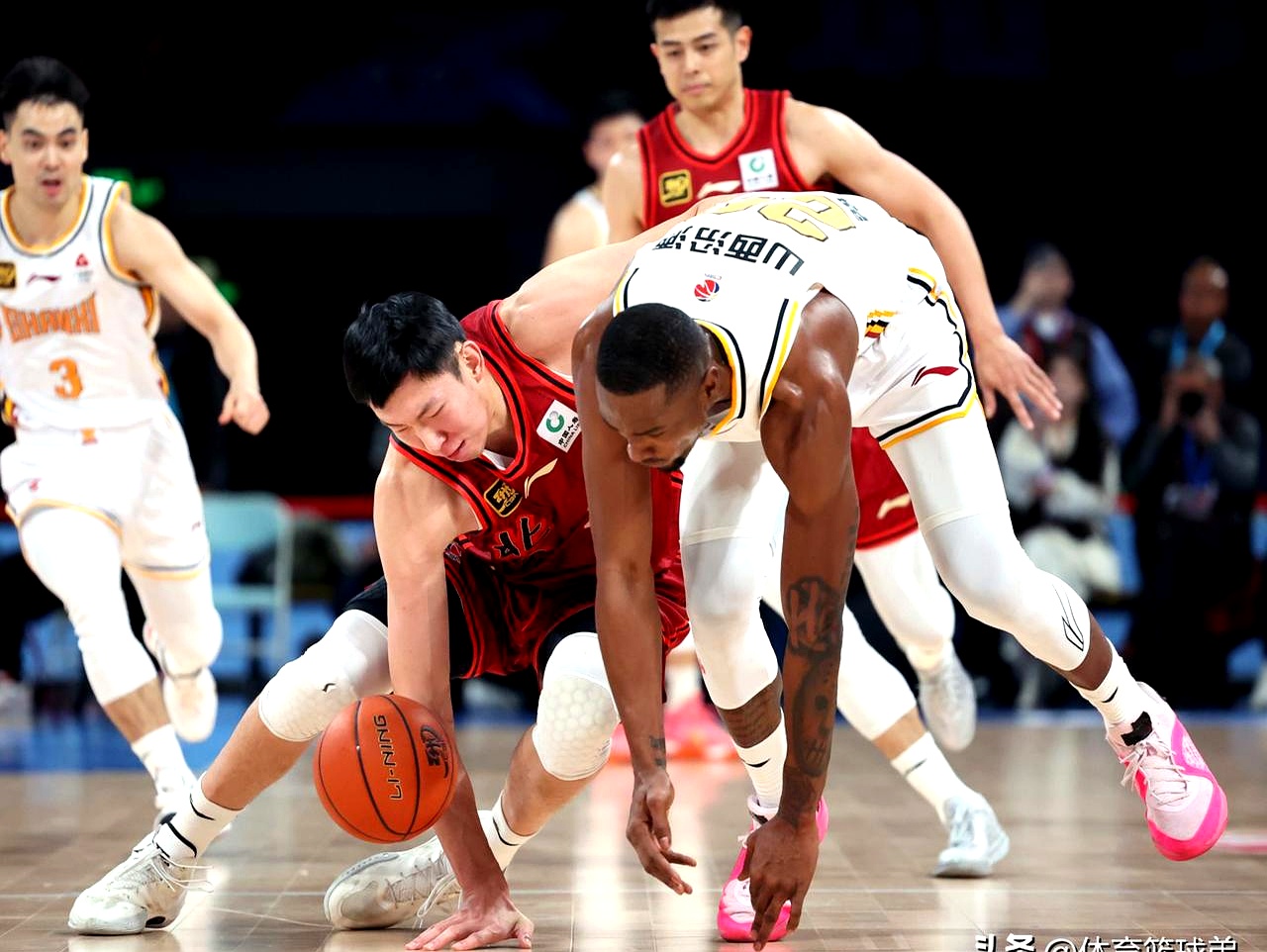爱游戏手机版-关于赛前北京首钢调整名单以备全明星赛，完成体检环节打磨，压力陡增，身体对抗强度拉满的信息
